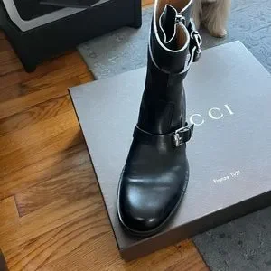Gucci motorcycle boot it’s a size 9 but it ran a size larger. Gucci Horsebit Knee-High Rubber Boots in Black – Gavriel.us main image 4